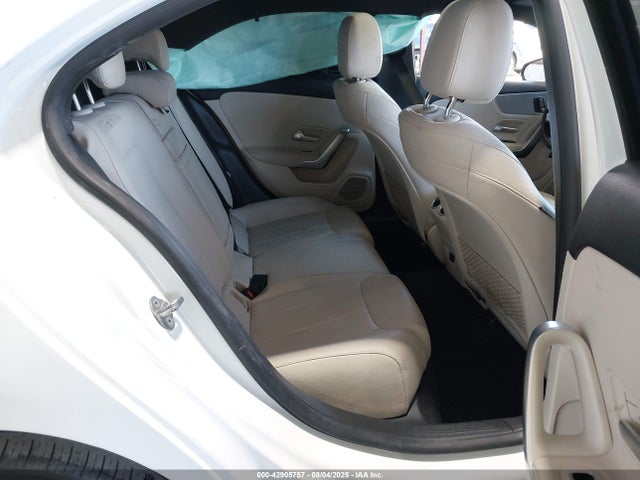 W1K3G4EB3MJ257458 Mercedes-Benz m260
