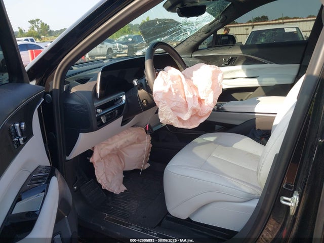 2025 CADILLAC LYRIQ 1GYKPTRL8SZ303975 Photo 4