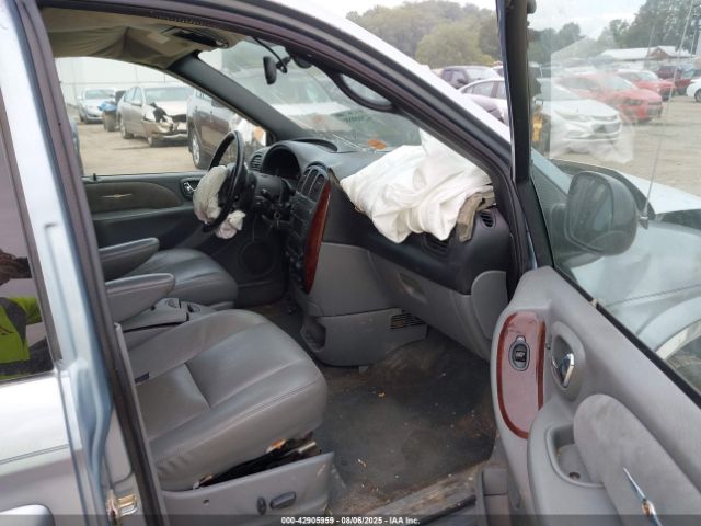 2004 CHRYSLER TOWN & COUNTRY 2C8GP64L64R622887 Photo 4