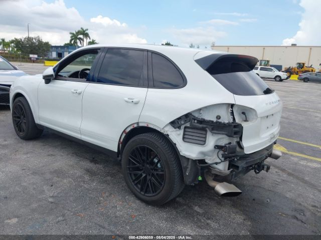 2017 PORSCHE CAYENNE WP1AA2A29HKA83911 Photo 2