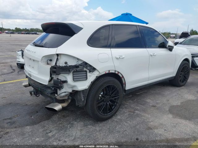 2017 PORSCHE CAYENNE WP1AA2A29HKA83911 Photo 3