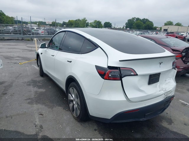 2022 TESLA MODEL Y 7SAYGDEE4NF354268 Photo 2