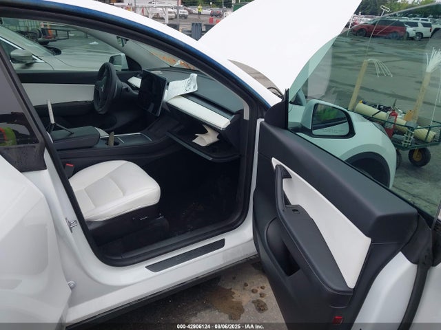 2022 TESLA MODEL Y 7SAYGDEE4NF354268 Photo 4