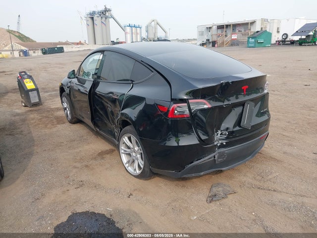 2023 TESLA MODEL Y 7SAYGAEE4PF928739 Photo 2