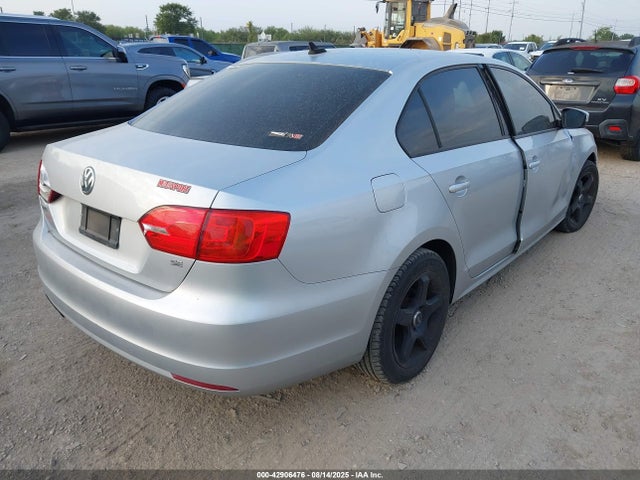 3VWD17AJ9EM244939 Volkswagen Jetta
