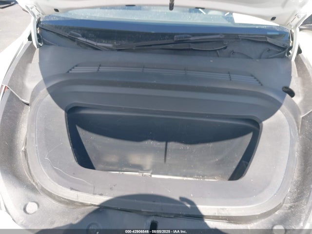 Tesla Model Y 2025 7SAYGDED9SA342374 Image 10