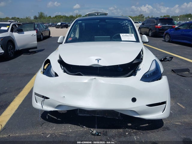 Tesla Model Y 2025 7SAYGDED9SA342374 Image 11