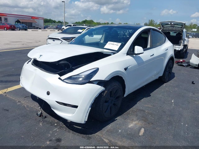 Tesla Model Y 2025 7SAYGDED9SA342374 Image 2