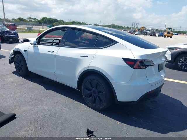 Tesla Model Y 2025 7SAYGDED9SA342374 Image 3