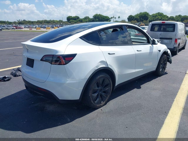 Tesla Model Y 2025 7SAYGDED9SA342374 Image 4