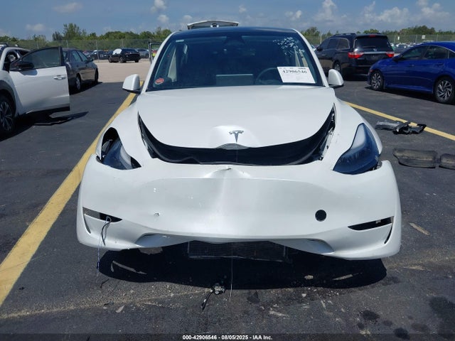 Tesla Model Y 2025 7SAYGDED9SA342374 Image 6