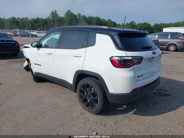 Jeep 2024 2024 3C4NJDBN9RT592632 Image 3