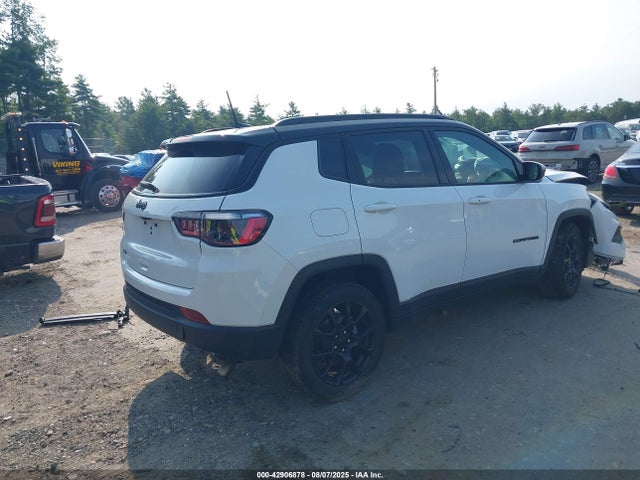 Jeep 2024 2024 3C4NJDBN9RT592632 Image 4