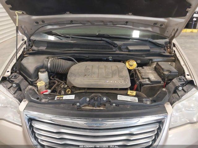 2C4RC1BG7ER442611 Chrysler Town and Country