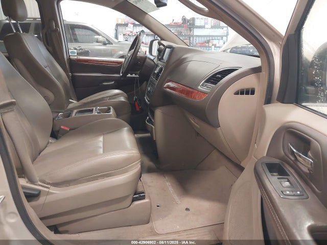 2C4RC1BG7ER442611 Chrysler Town and Country