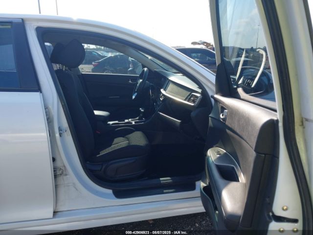 2019 KIA OPTIMA 5XXGT4L3XKG357349 Photo 4
