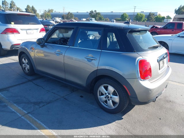 2017 MINI HARDTOP WMWXU1C34H2F78696 Photo 2
