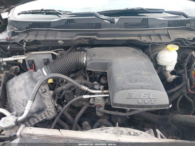 42907325 :رقم المزاد ، 1C6RR6FG5JS266342 vin ، 2018 Ram 1500 Tradesman  4x2 6'4 Box مزاد بيع