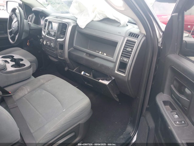 42907325 :رقم المزاد ، 1C6RR6FG5JS266342 vin ، 2018 Ram 1500 Tradesman  4x2 6'4 Box مزاد بيع