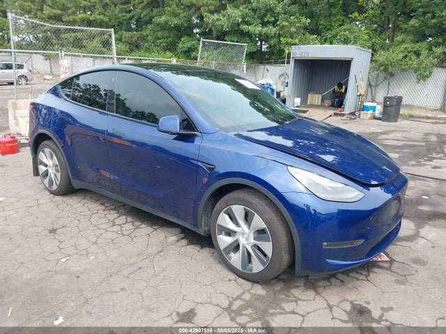 2023 TESLA MODEL Y 7SAYGDEE2PF669850 Photo 0