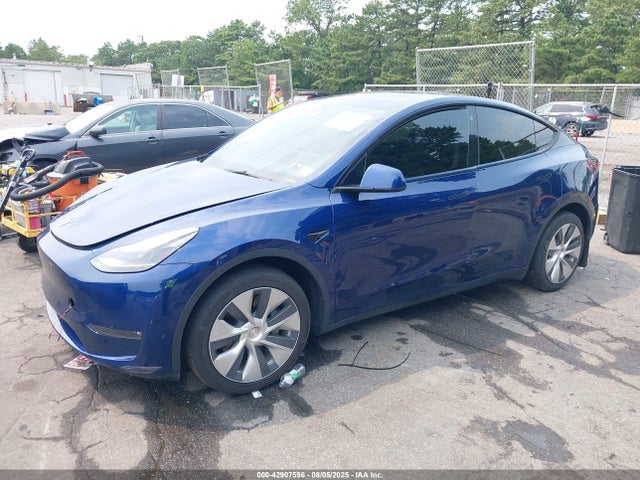 2023 TESLA MODEL Y 7SAYGDEE2PF669850 Photo 1