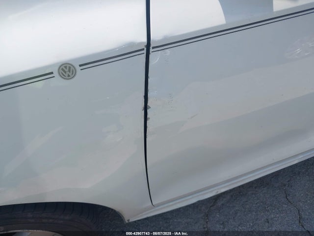 3VWLA7AJ8FM275600 Volkswagen Jetta