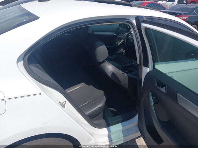 3VWLA7AJ8FM275600 Volkswagen Jetta