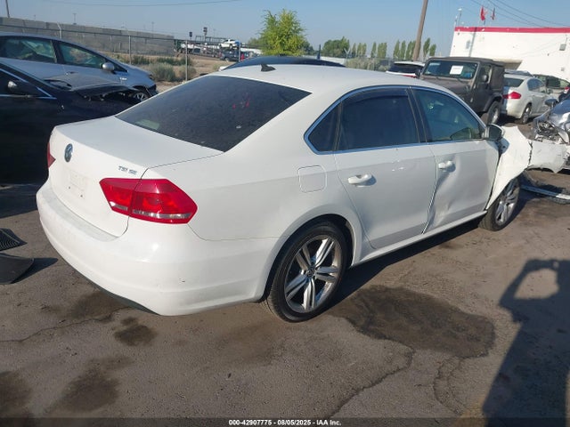 Volkswagen Passat 2014 1VWBT7A32EC043128 Image 4