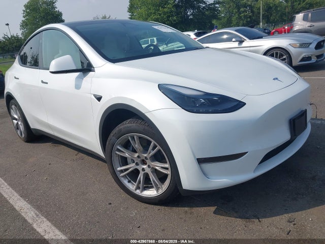 2024 TESLA MODEL Y 7SAYGDEE8RA275446 Photo 0
