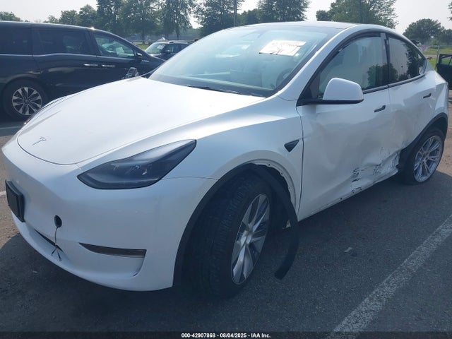 2024 TESLA MODEL Y 7SAYGDEE8RA275446 Photo 1