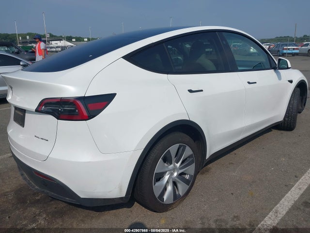 2024 TESLA MODEL Y 7SAYGDEE8RA275446 Photo 3