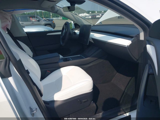2024 TESLA MODEL Y 7SAYGDEE8RA275446 Photo 4