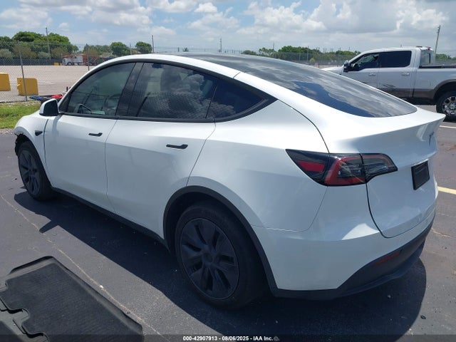 2025 TESLA MODEL Y 7SAYGDED9SF235330 Photo 2