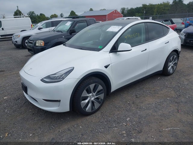 Tesla Model Y 2022 7SAYGDEE6NF434428 Image 2