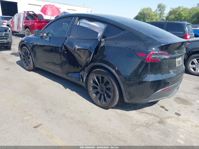 2023 TESLA MODEL Y 7SAYGDEE8PF616876 Photo 2