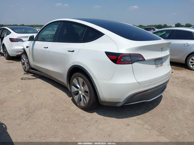 2024 TESLA MODEL Y 7SAYGDEE5RA275985 Photo 2