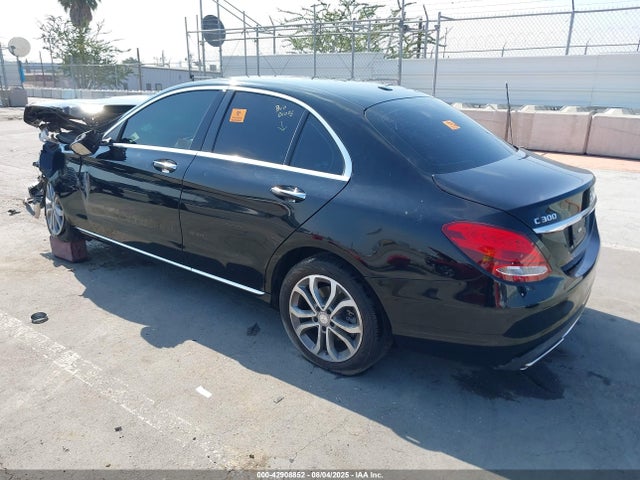 2016 MERCEDES-BENZ C 300 55SWF4JB3GU169407 Photo 2