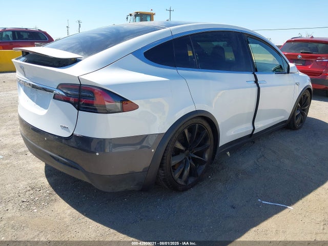 2016 TESLA MODEL X 5YJXCBE22GF021486 Photo 3