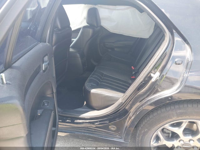 2C3CCAGGXGH183172 Chrysler 300
