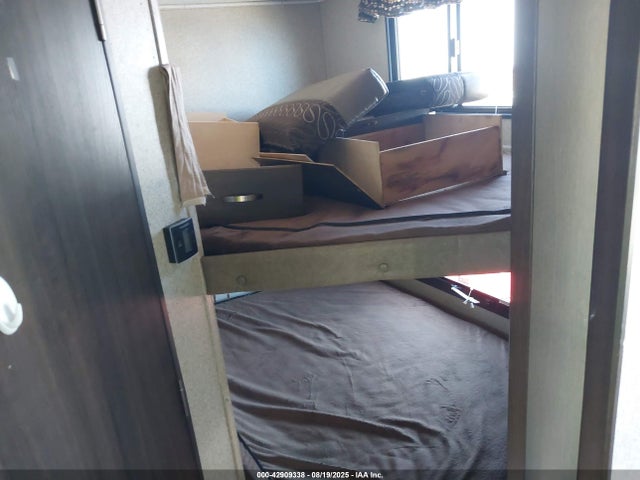 4YDT28220JG104840 Keystone keystone