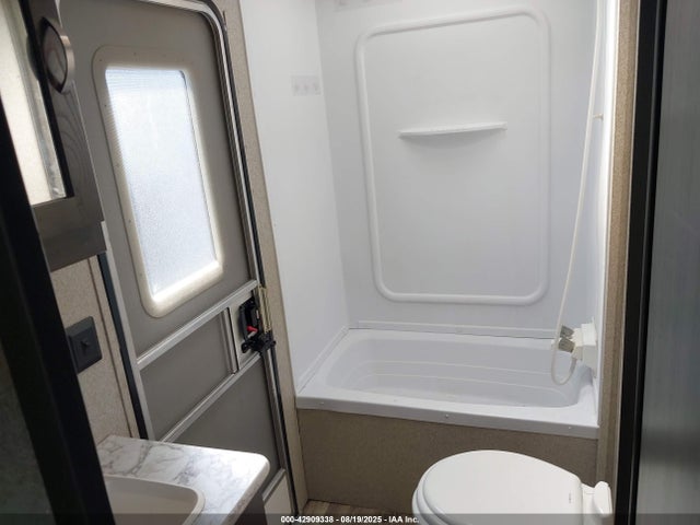 4YDT28220JG104840 Keystone keystone