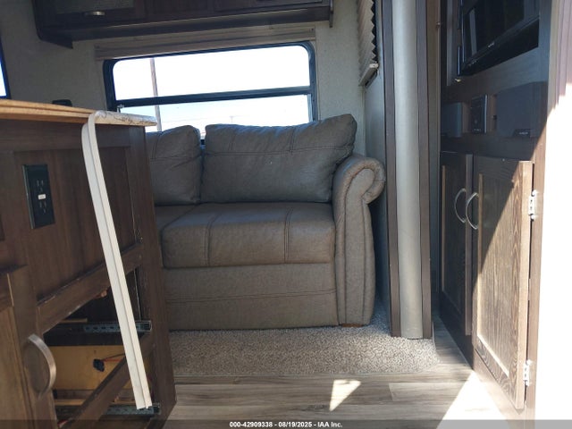4YDT28220JG104840 Keystone keystone