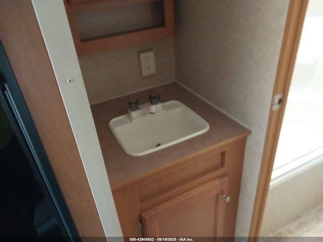 Продажа на аукционе авто 2007 Four Winds Travel Trailer, vin: 47CTFTN287G524505, номер лота: 42909552