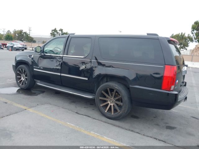 2011 CADILLAC ESCALADE ESV 1GYS4GEF1BR232165 Photo 2