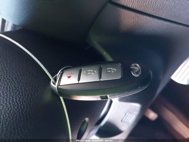 Infiniti 2017 2017 JN1BJ0RP2HM381749 Image 11