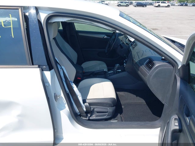 3VWD17AJ9GM367689 Volkswagen 1.8t