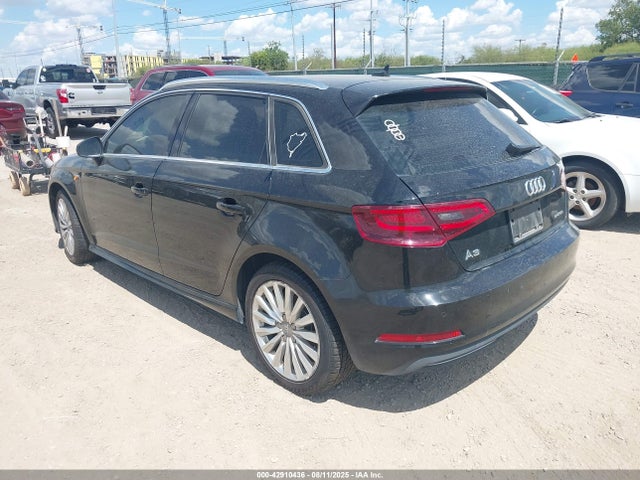 2016 AUDI A3 E-TRON WAUTPBFF5GA082695 Photo 2