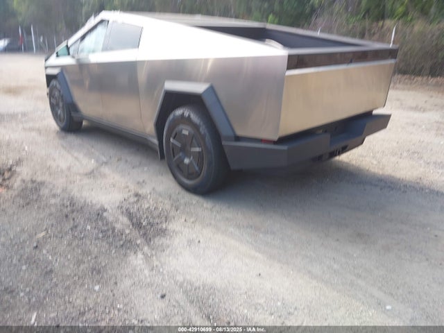 2025 TESLA CYBERTRUCK 7G2CEHEE3SA061973 Photo 2