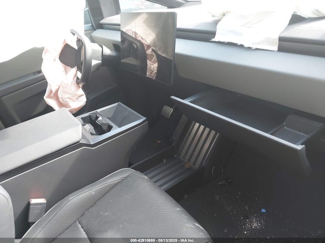 2025 TESLA CYBERTRUCK 7G2CEHEE3SA061973 Photo 4