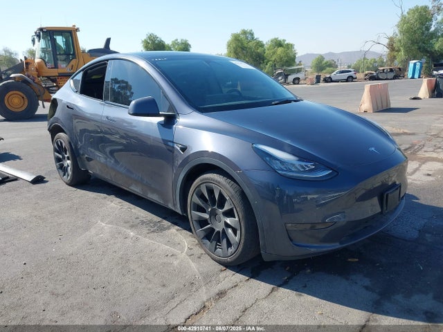2023 TESLA MODEL Y 7SAYGDEE0PA128759 Photo 0